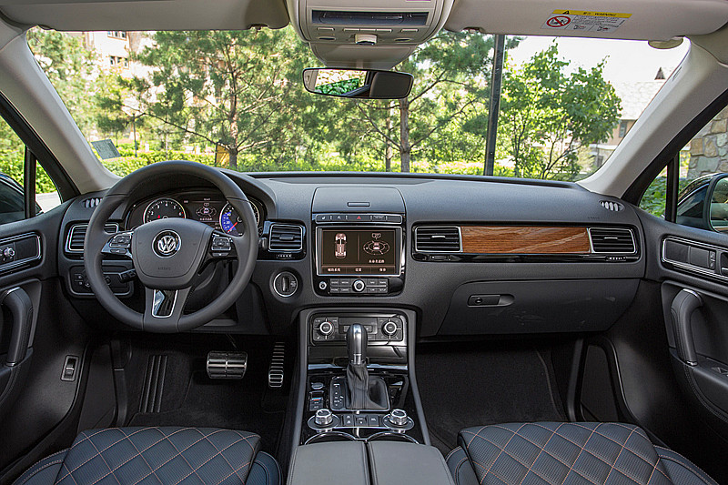 遇见&ldquo;高级黑&rdquo; 问鼎&ldquo;黑科技&rdquo; 大众进口汽车途锐行政版  引领至臻驾趣9