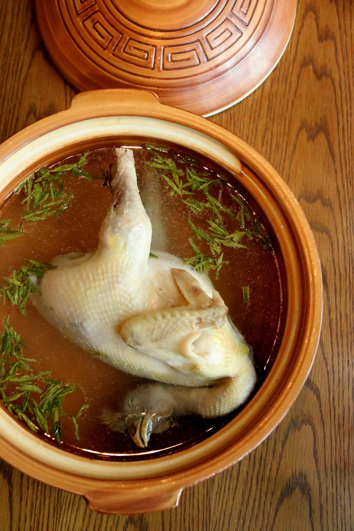 ݳDouble-boiled chicken soup with Longjing tea.jpg