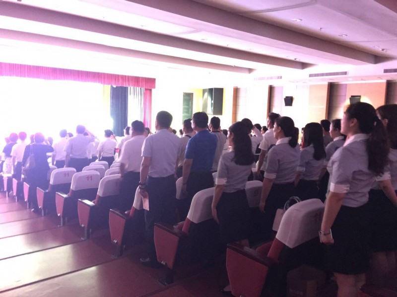 全体唱国歌.jpg
