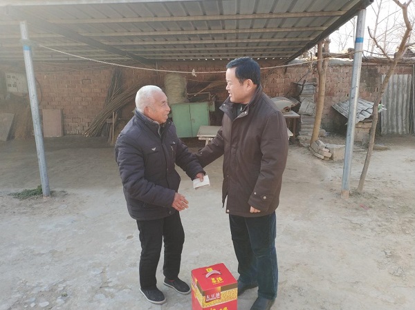 2018.2.9市农机局:就业春风吹进门 春节慰问暖心窝02.jpg
