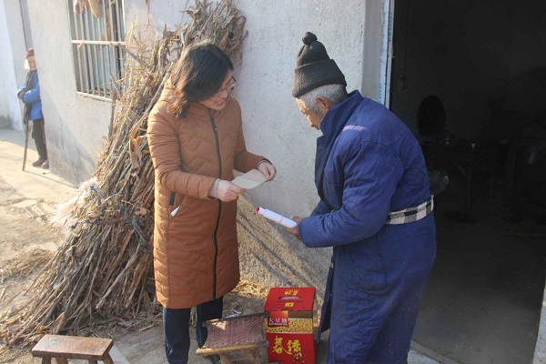 2018.2.9市农机局:就业春风吹进门 春节慰问暖心窝01.jpg