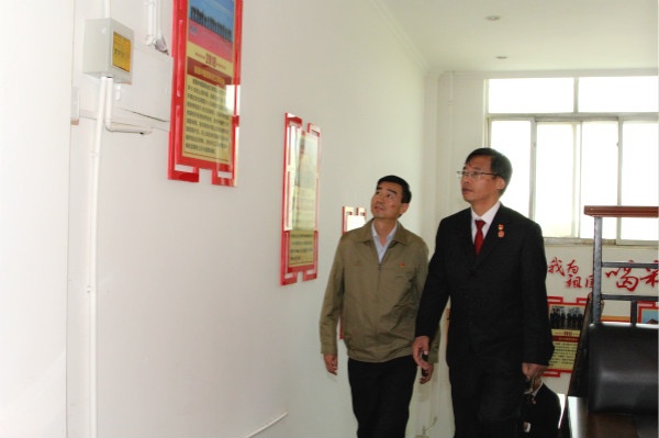 楼梯参观.jpg