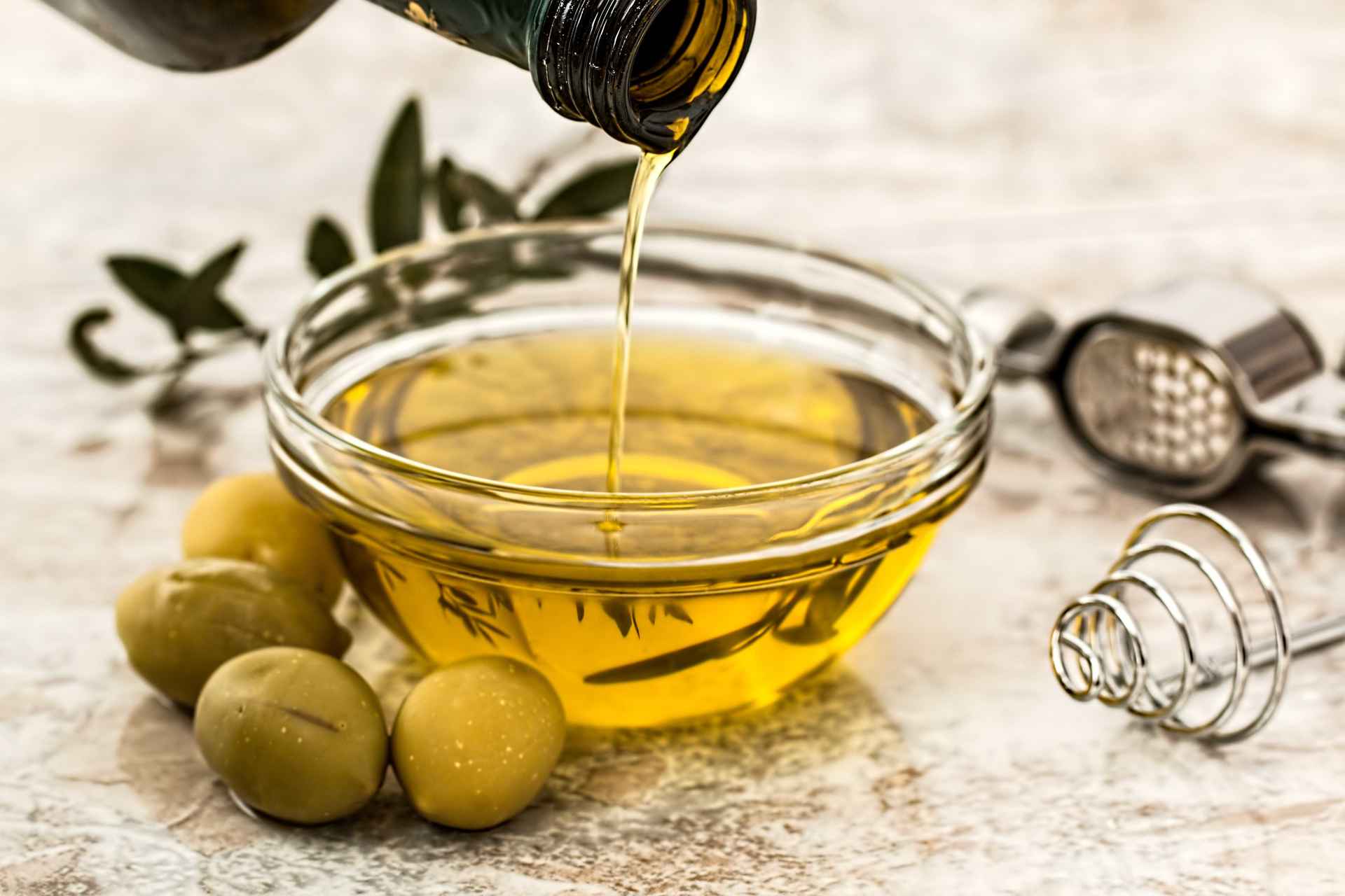 olive-oil-salad-dressing-cooking-olive_已压缩.jpg