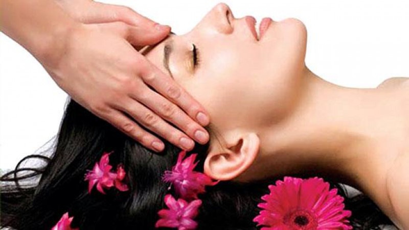 how-to-stop-hair-loss-hair-oil-massage.jpg