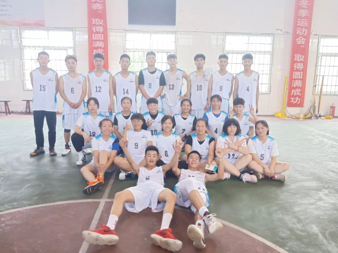 其中篮球赛.png