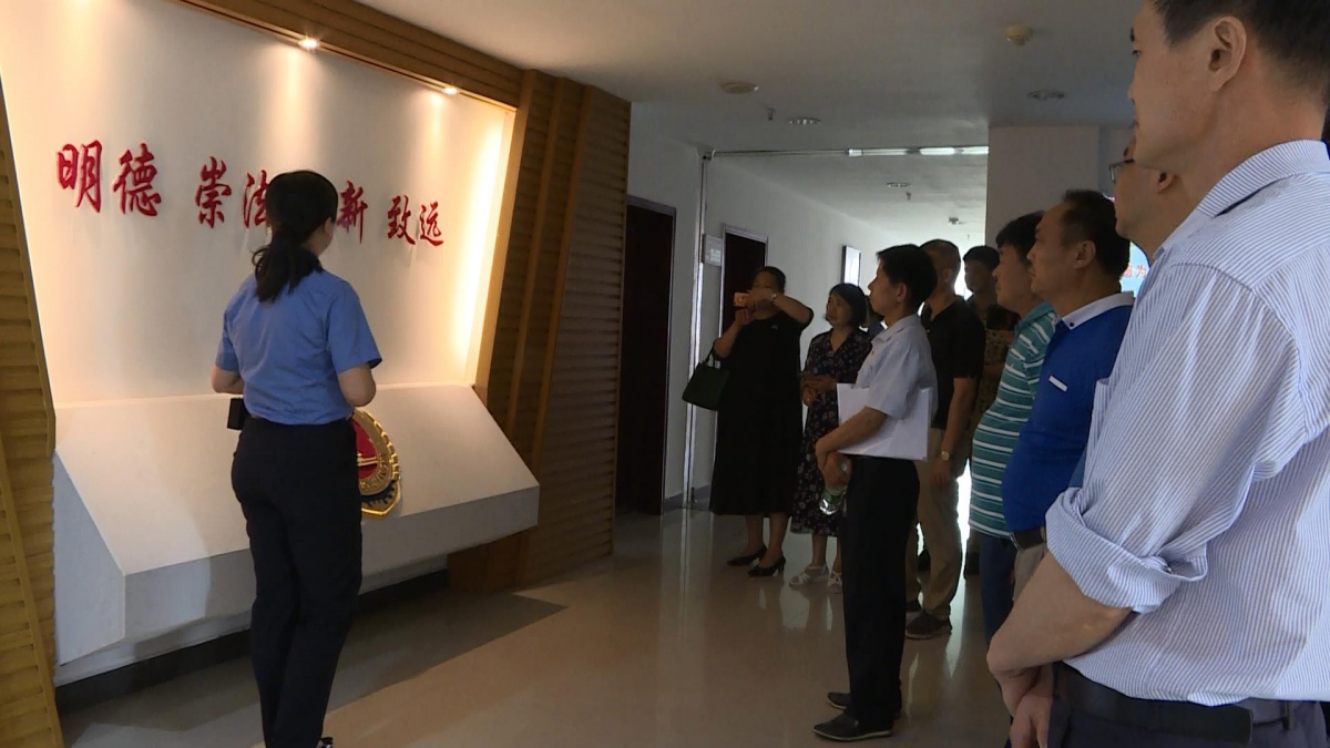 省市劳模走进检察院2.jpg