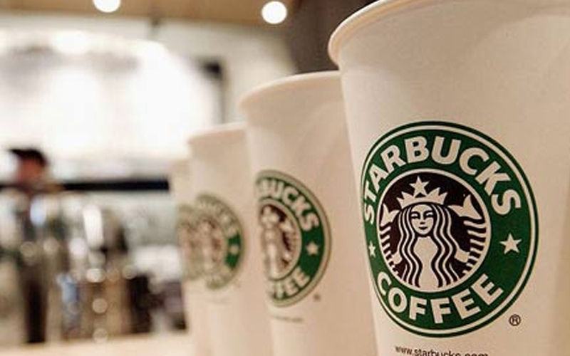 星巴克传奇CEO宣布卸任！850亿美元的咖啡王国未来走向何方？