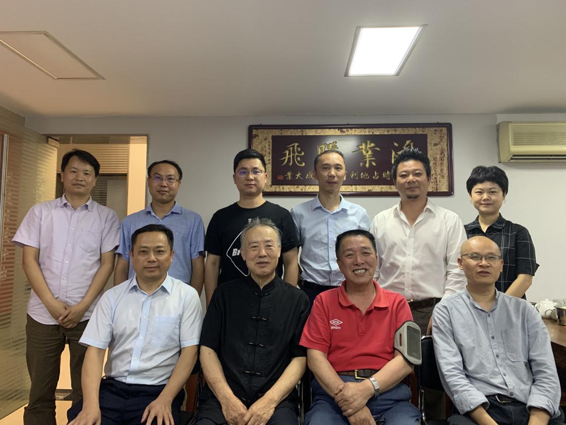 出席会议的有客联会名誉会长陈树雄,会长谢鹰,常务副会长谢承达,杨文