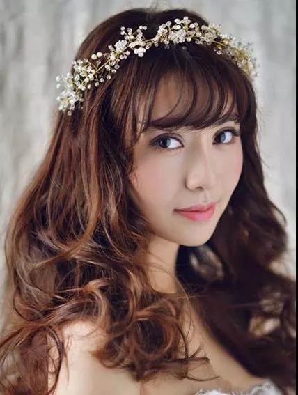 怎样养护一头乌黑浓密秀发？