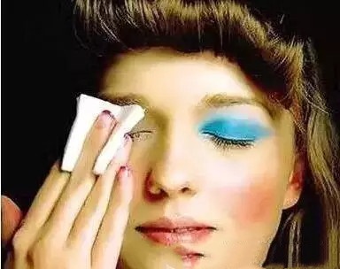 偷懒不卸妆会烂脸，那头皮不卸妆会•••？