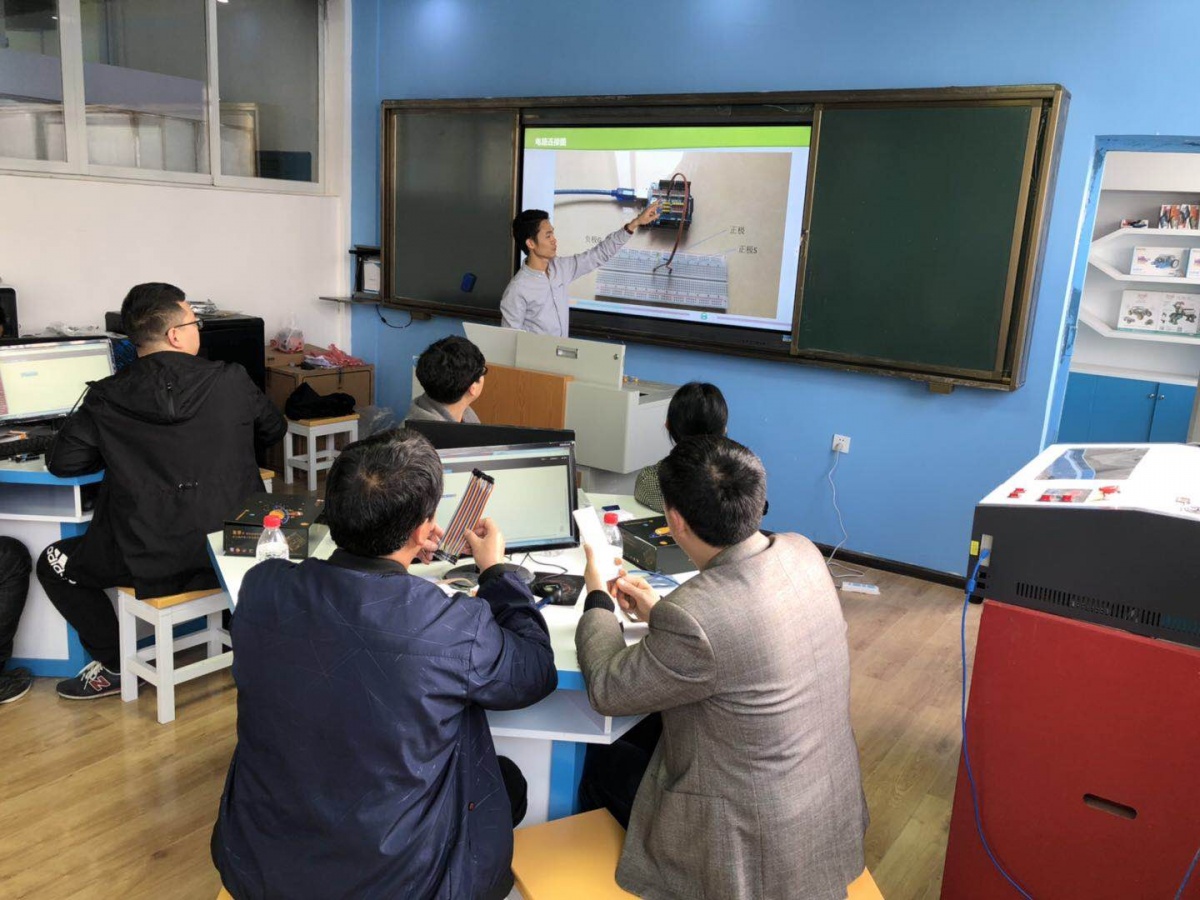 智能编程电路原理习练.jpg 智能编程电路原理习练.jpg