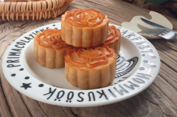 奶黄月饼_meitu_1.jpg 奶黄月饼_meitu_1.jpg