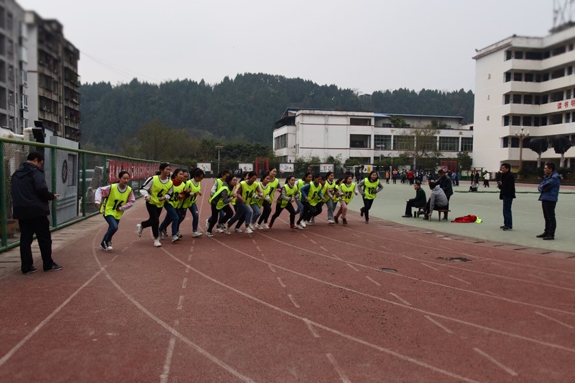 歧坪中学组织全校学生进行体育测试 - 四川省苍溪歧坪