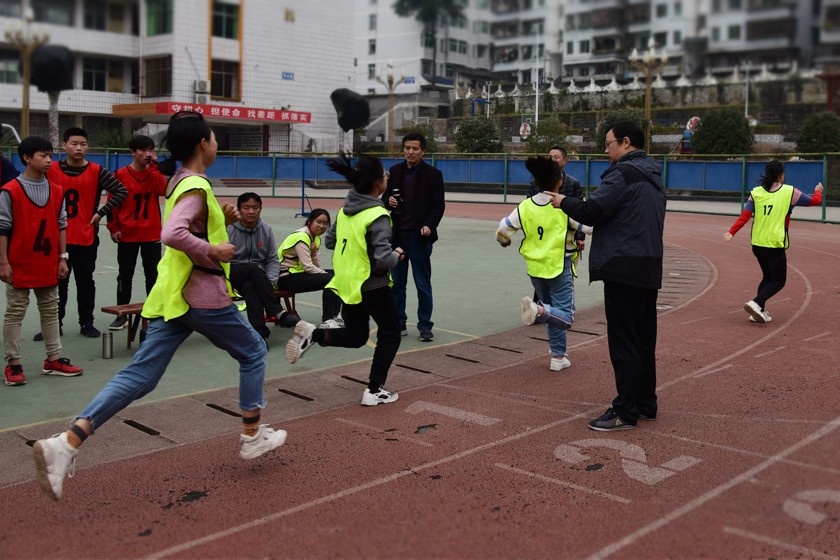 歧坪中学组织全校学生进行体育测试 - 四川省苍溪歧坪