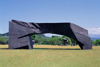 太極拱門-白天-朱銘美術館官網.jpg