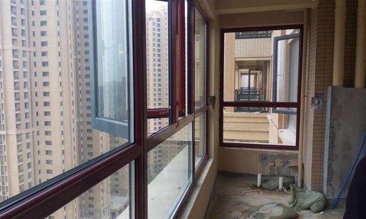 成都封阳台问题：物业坚持不让封阳台？听老师傅一提醒，才恍然大悟，后怕啊