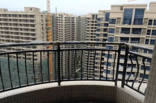 成都封阳台问题：物业坚持不让封阳台？听老师傅一提醒，才恍然大悟，后怕啊