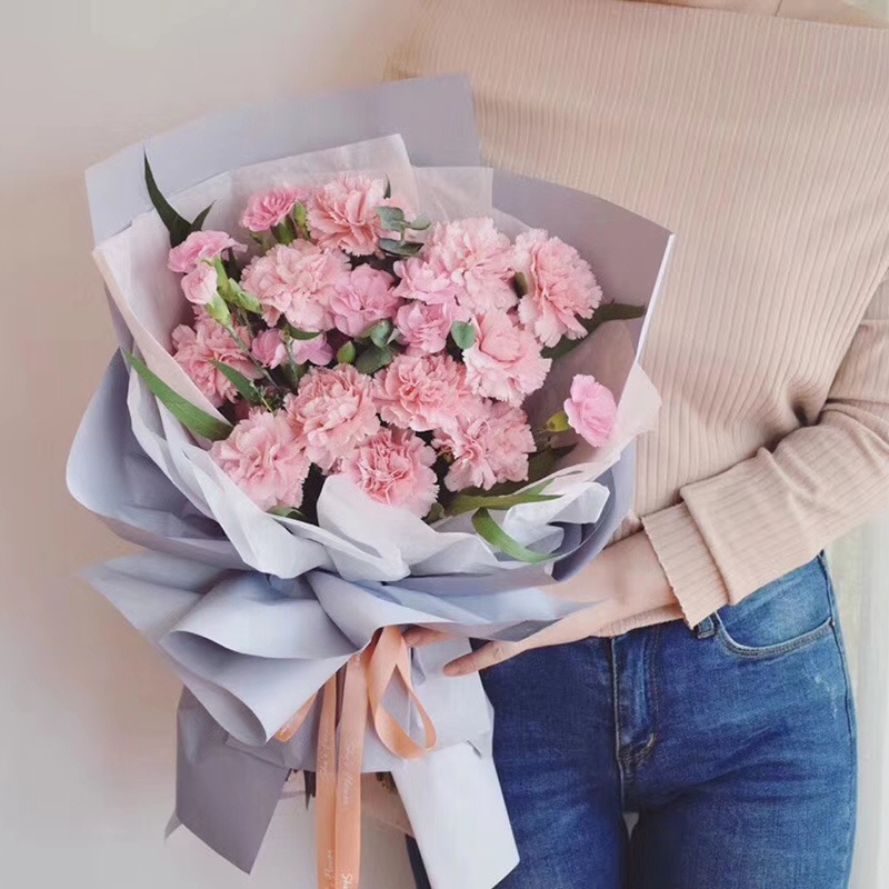 康乃馨花束.jpg 康乃馨花束.jpg