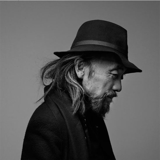 然后,山本耀司也是我们学校的客员教授yo.