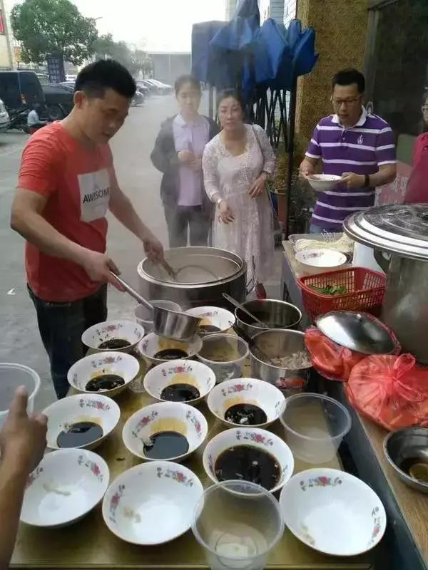 面条哥怎么回事 tsbetYvw_QBjq.jpg
