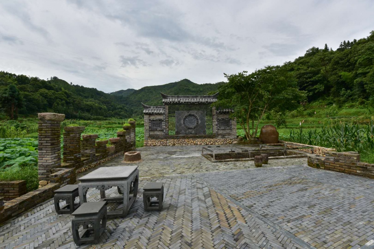 亮化工程扮靓“龙舟古镇船寮”城镇夜景 亮化工程扮靓“龙舟古镇船寮”城镇夜景