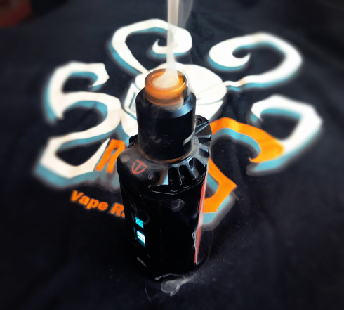 作为一名普通玩家,电子烟展会就得"吃拿卡要"