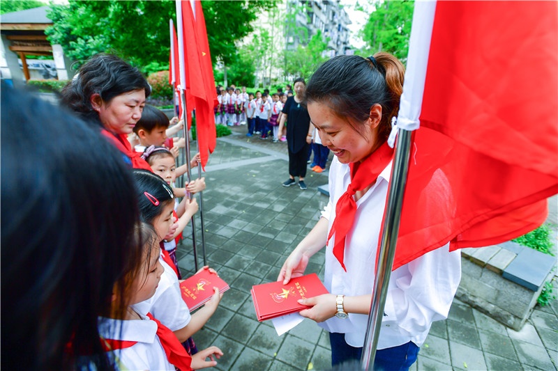 我是光荣的少先队员梅陇中心小学2019年少先队入队仪式报道