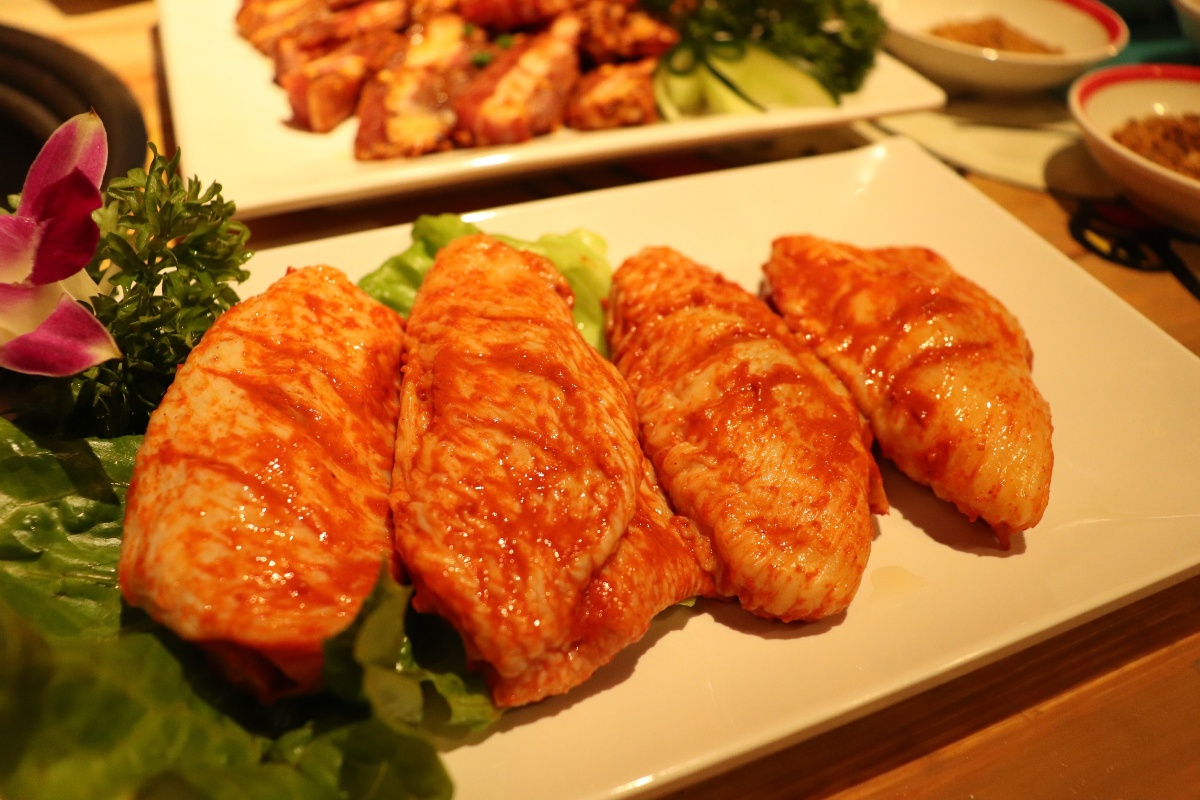 双人烤肉套餐:超大份精品肥牛 生菜 小菜 南瓜粥 包茶位纸巾调料炭火!