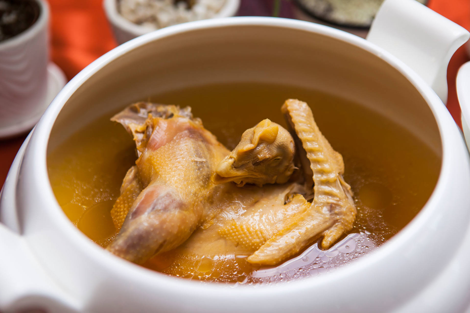 坐月子吃40只鸡吃出鸡屎味你却说吃母鸡回奶