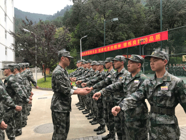 部队训练横幅标语图片