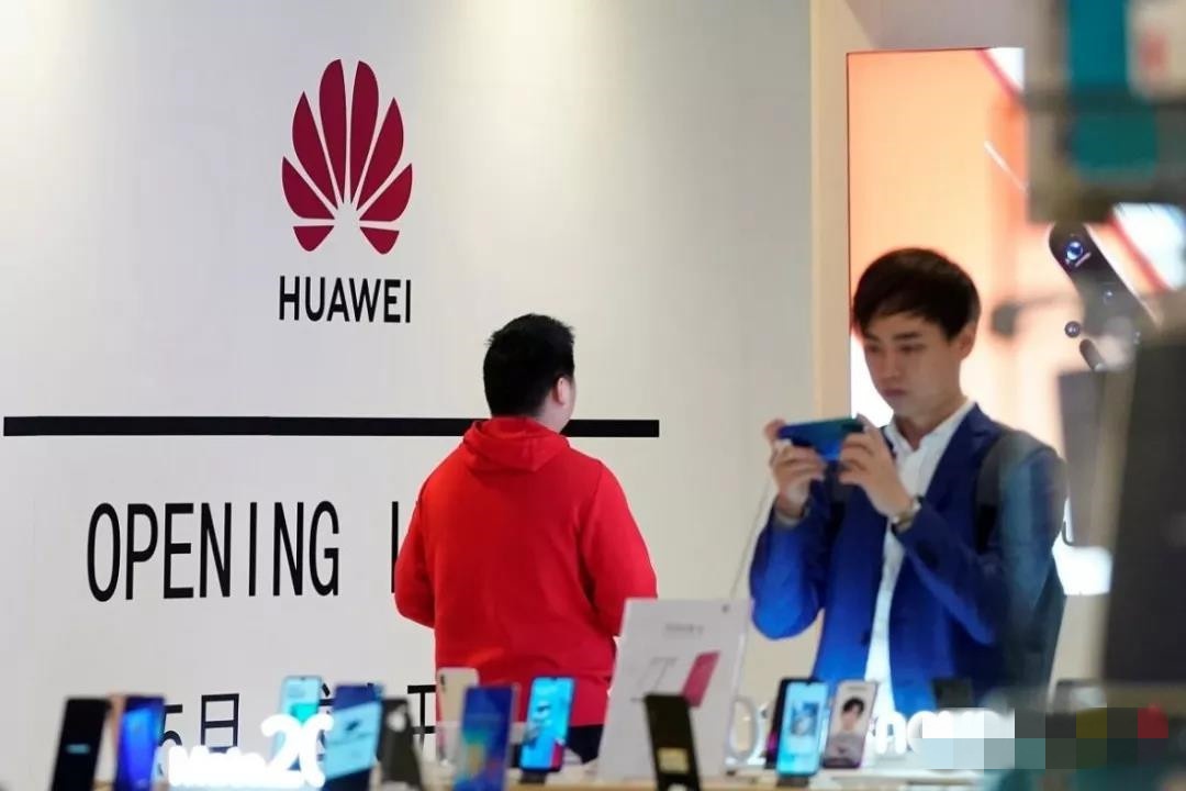 李显龙:我不是任何人的跟屁虫,我代表我自己-热点新加坡