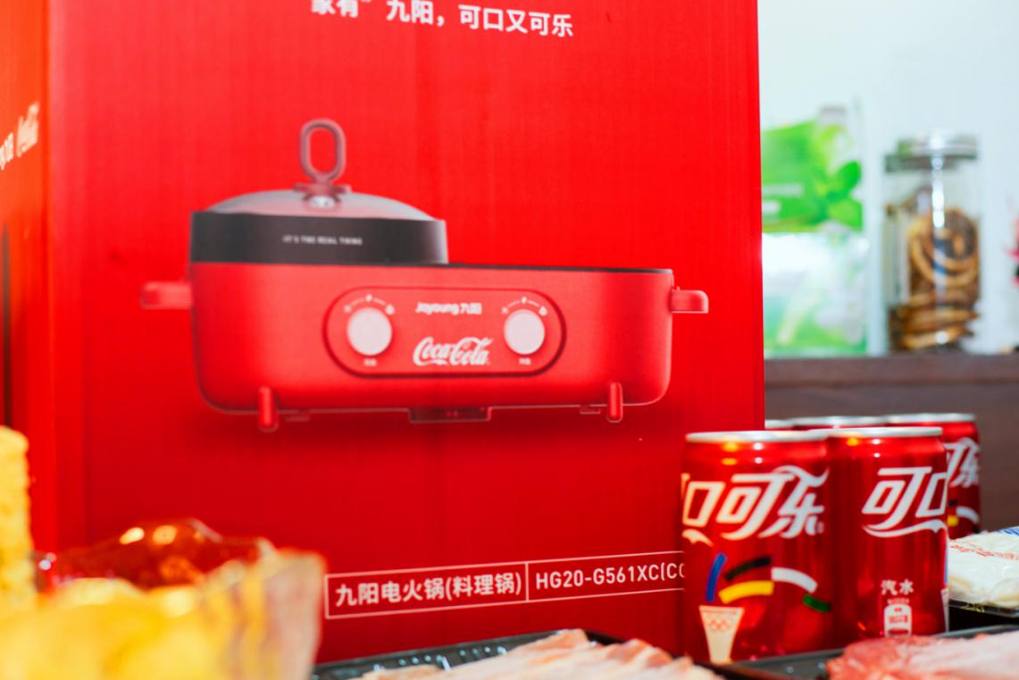 现代年轻人的生活现实,深夜才能享受属于自己的美好食光