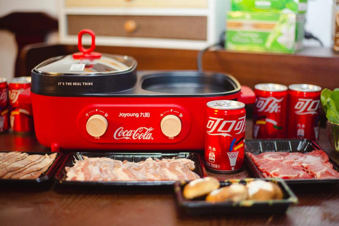 现代年轻人的生活现实,深夜才能享受属于自己的美好食光