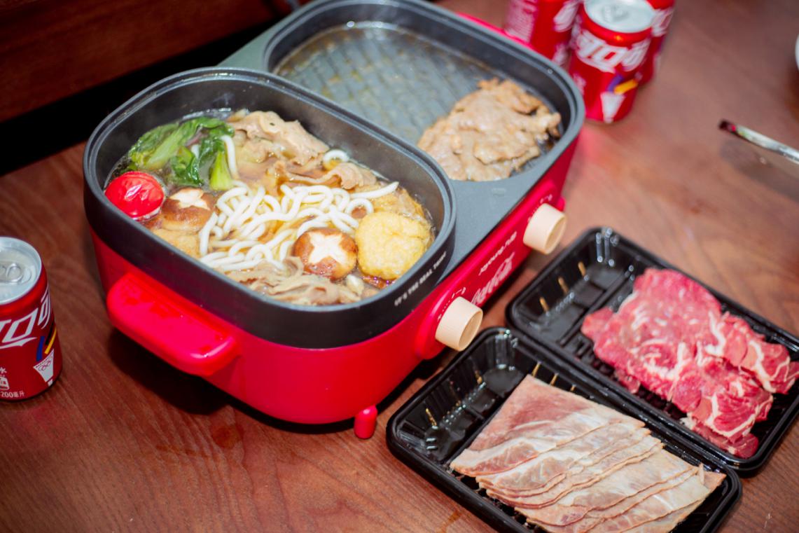 现代年轻人的生活现实,深夜才能享受属于自己的美好食光