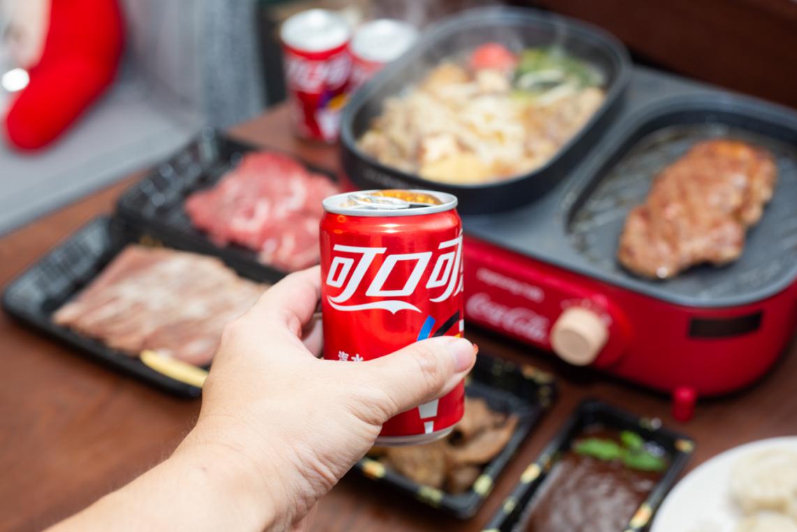 现代年轻人的生活现实,深夜才能享受属于自己的美好食光