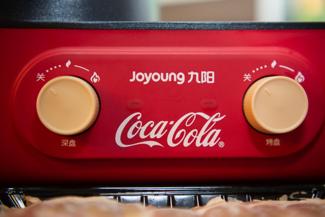 现代年轻人的生活现实,深夜才能享受属于自己的美好食光