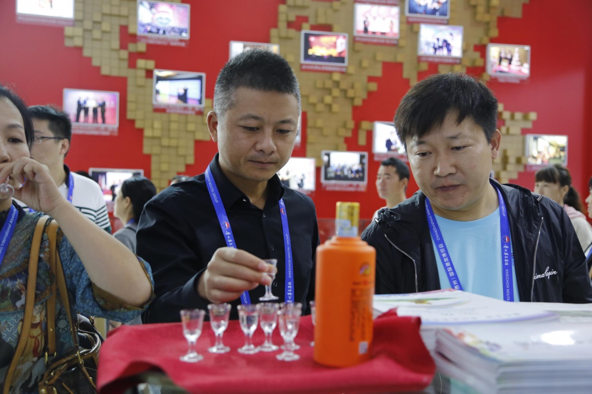 消费者了解茅台不老酒 (2).JPG