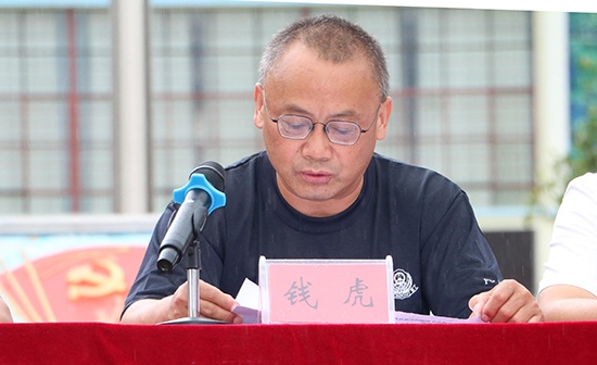 县委常委、县委政法委书记、统战部长钱虎讲话.jpg