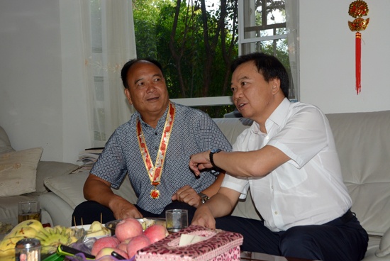 慰问原州人大常委会原副主任.jpg