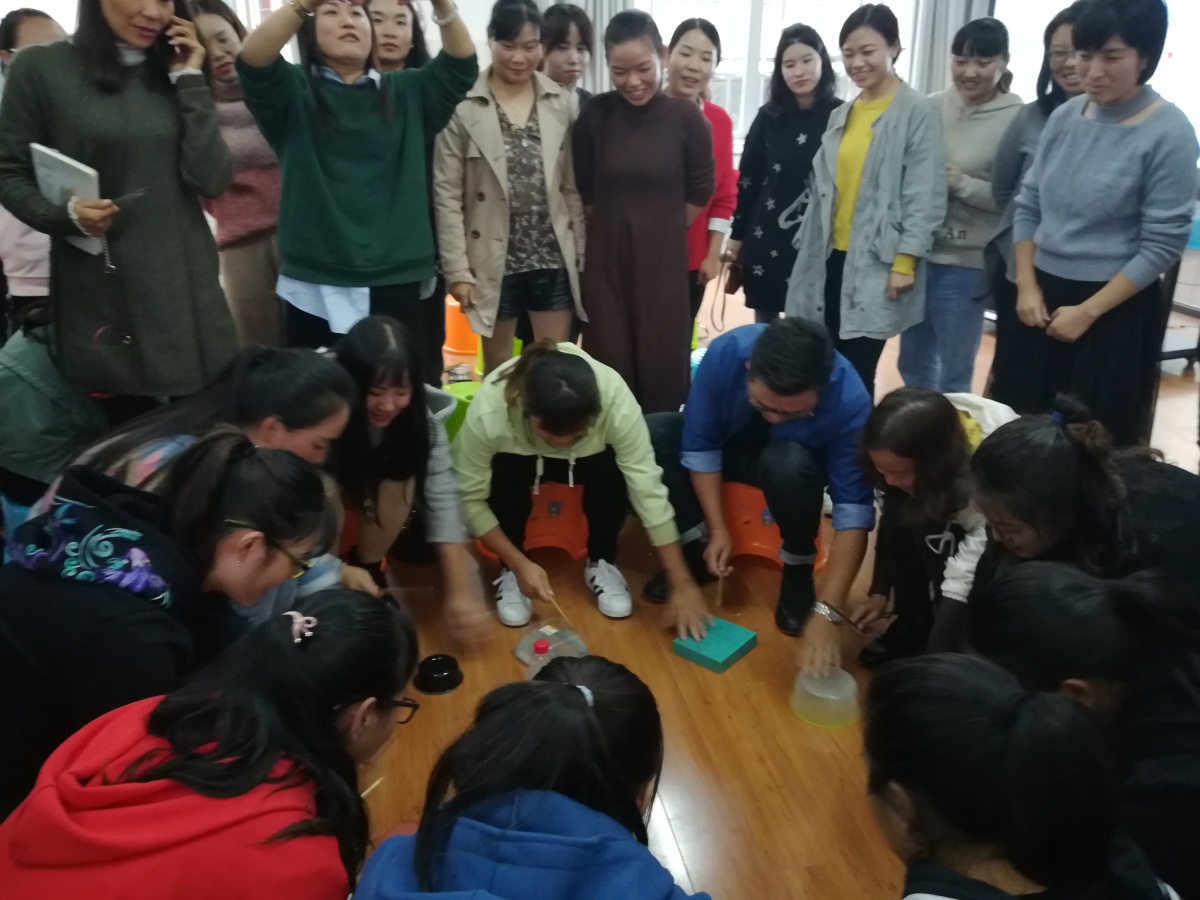 最简单的教具与音乐结合也可以玩出最嗨的效果.jpg