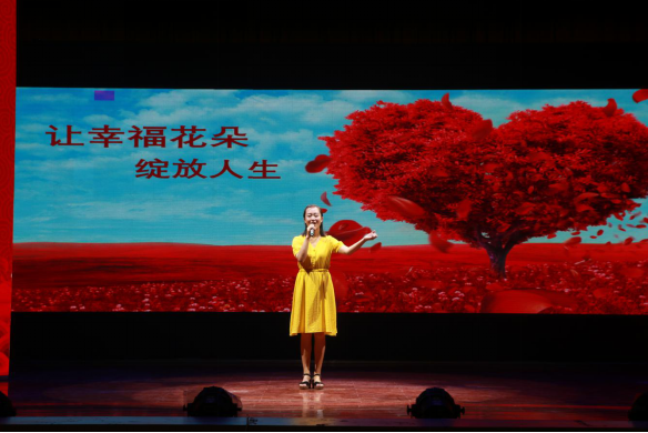 选手参加“礼赞新中国、奋进新时代”主题演讲比赛.png