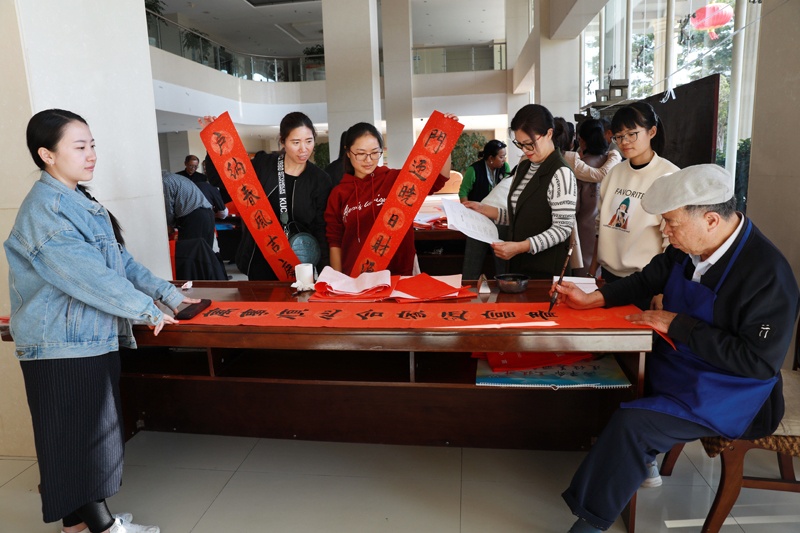 7  进机关：文山市政府.jpg