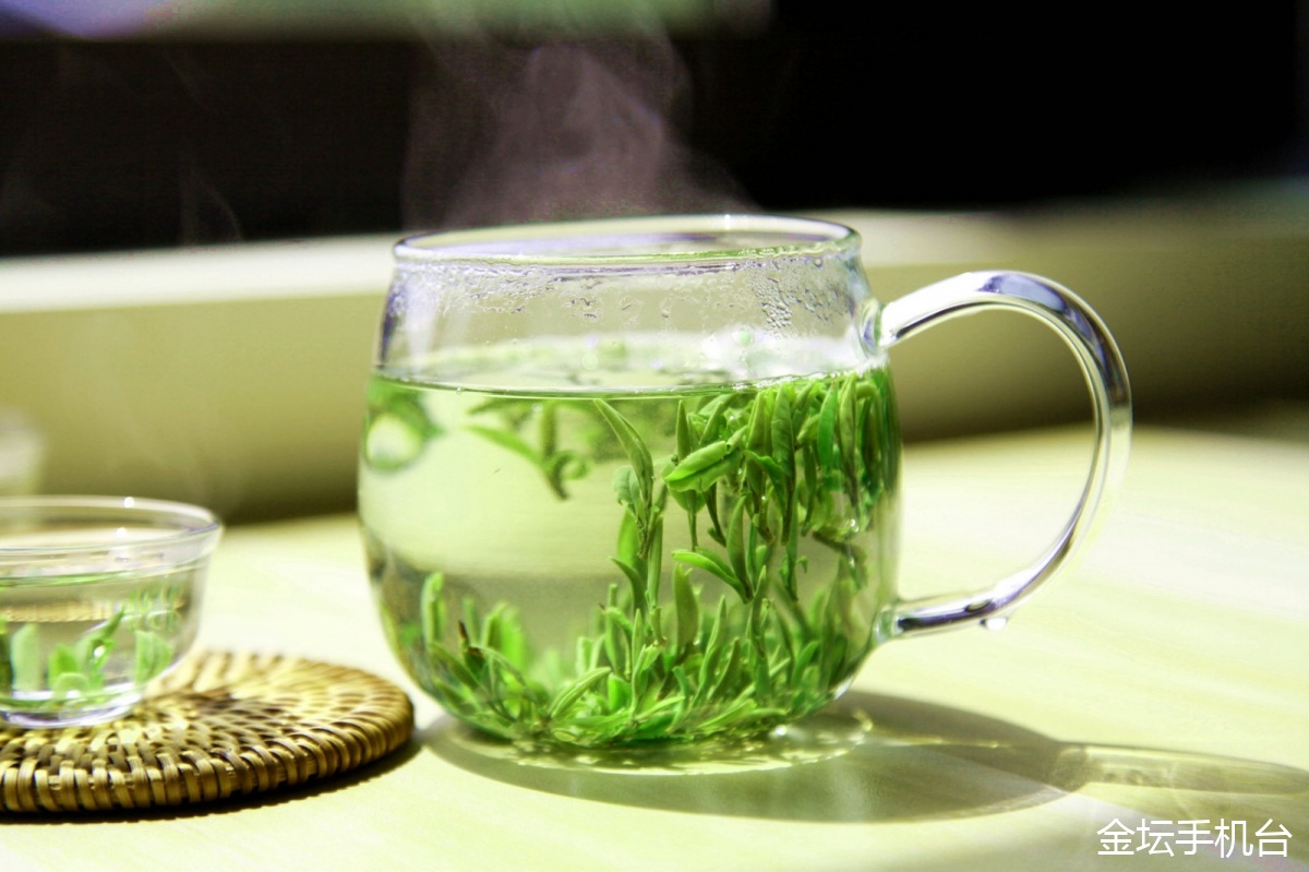 在这明媚的时光里,喝一杯春茶,喝下一整个春天,洗心明慧,喝出一副健康