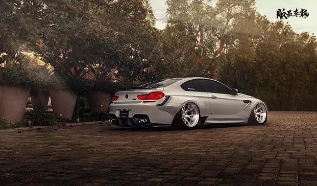 宝马m6改装成宽体西装暴徒 姿态向往 易车