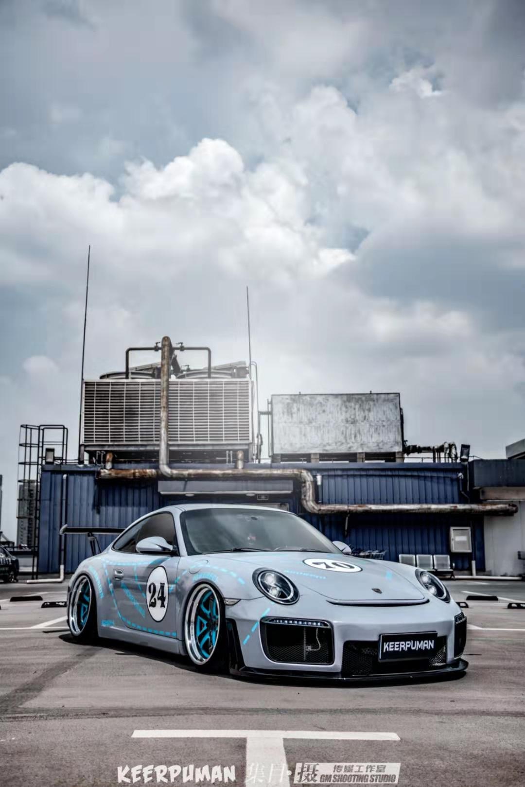 把保时捷911改装成灰猪,混搭的包围让人难辨真身!