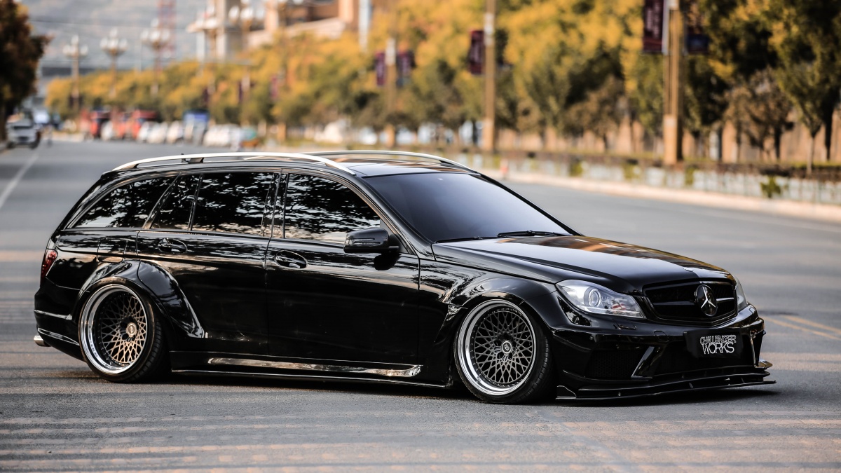 驱车2000公里去改装,奔驰c200变身当地最帅旅行车