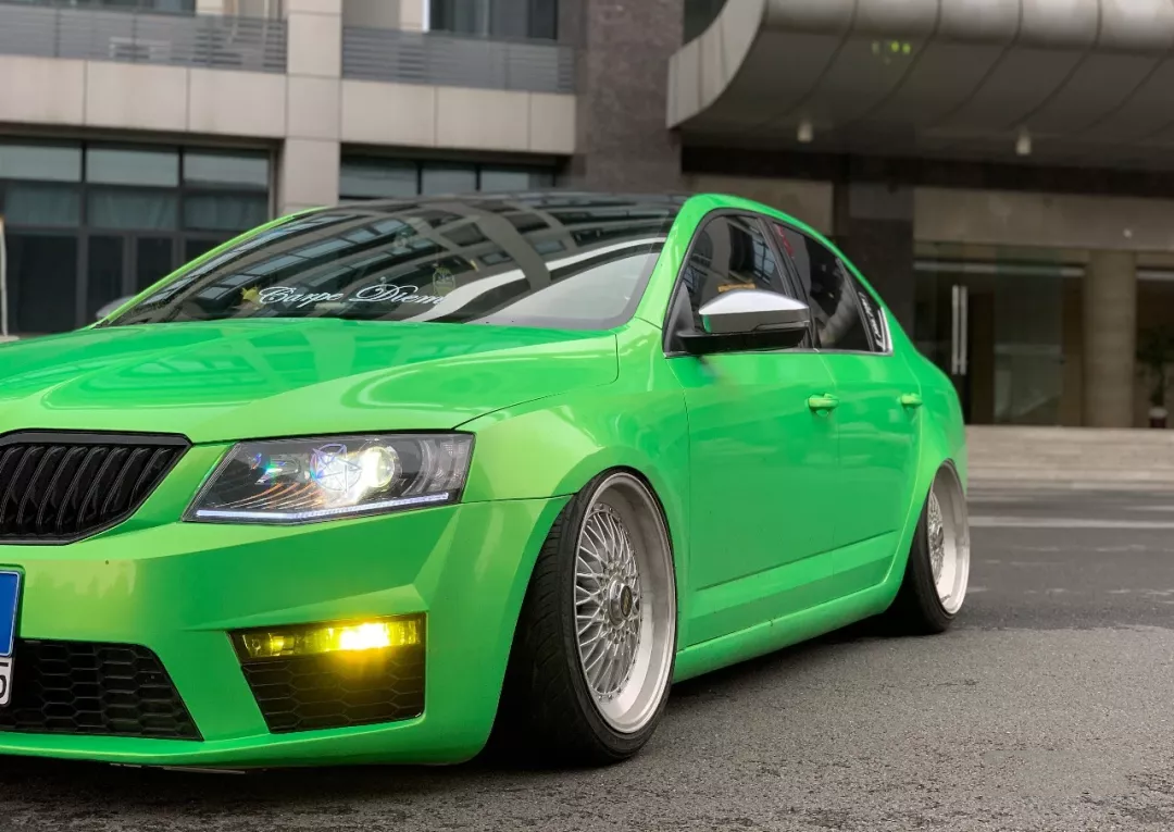 19岁少年改装斯柯达明锐,打造出一颗低趴 青苹果 !