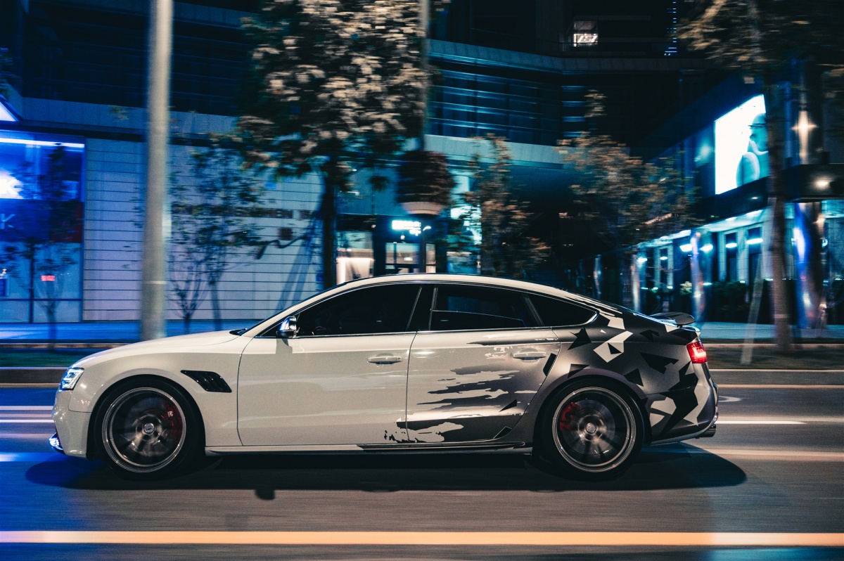 爆缸修复后移植四驱系统迷彩拉花奥迪a5不认真看以为是rs5