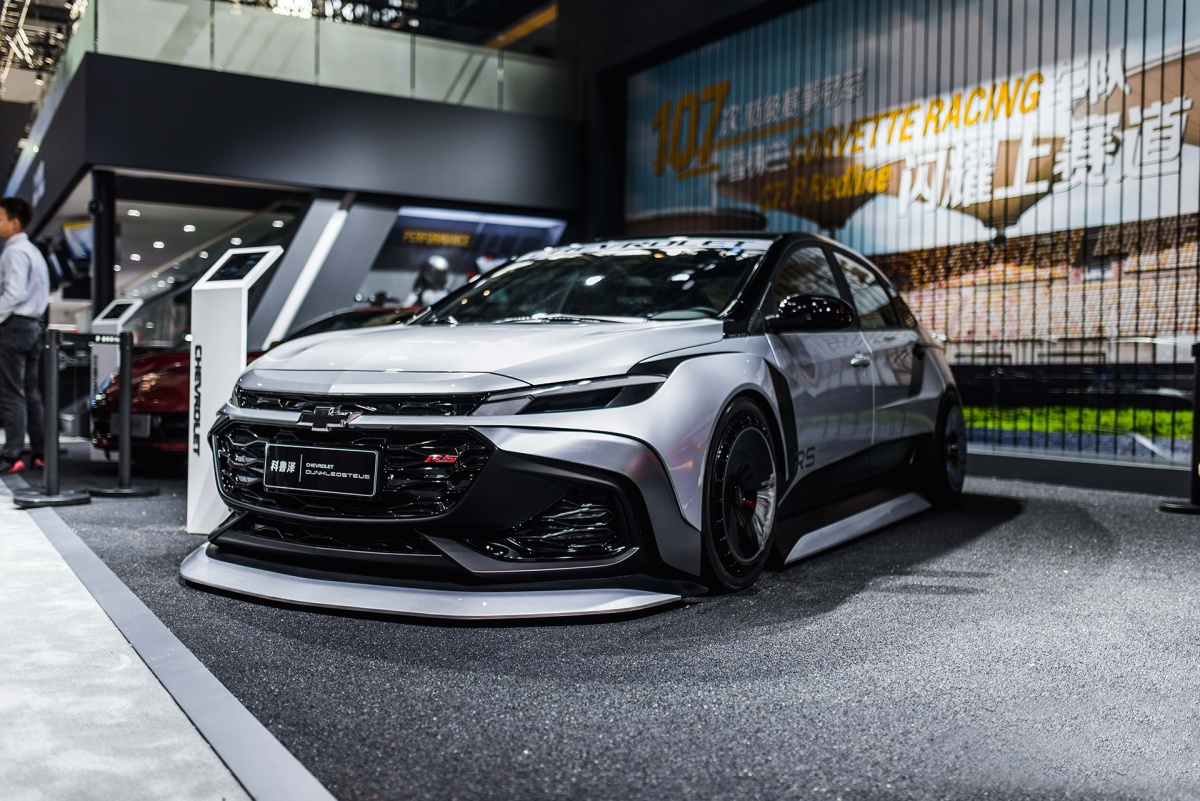 爆改科鲁泽登上广州车展媒体大咖和热心车友怎样看