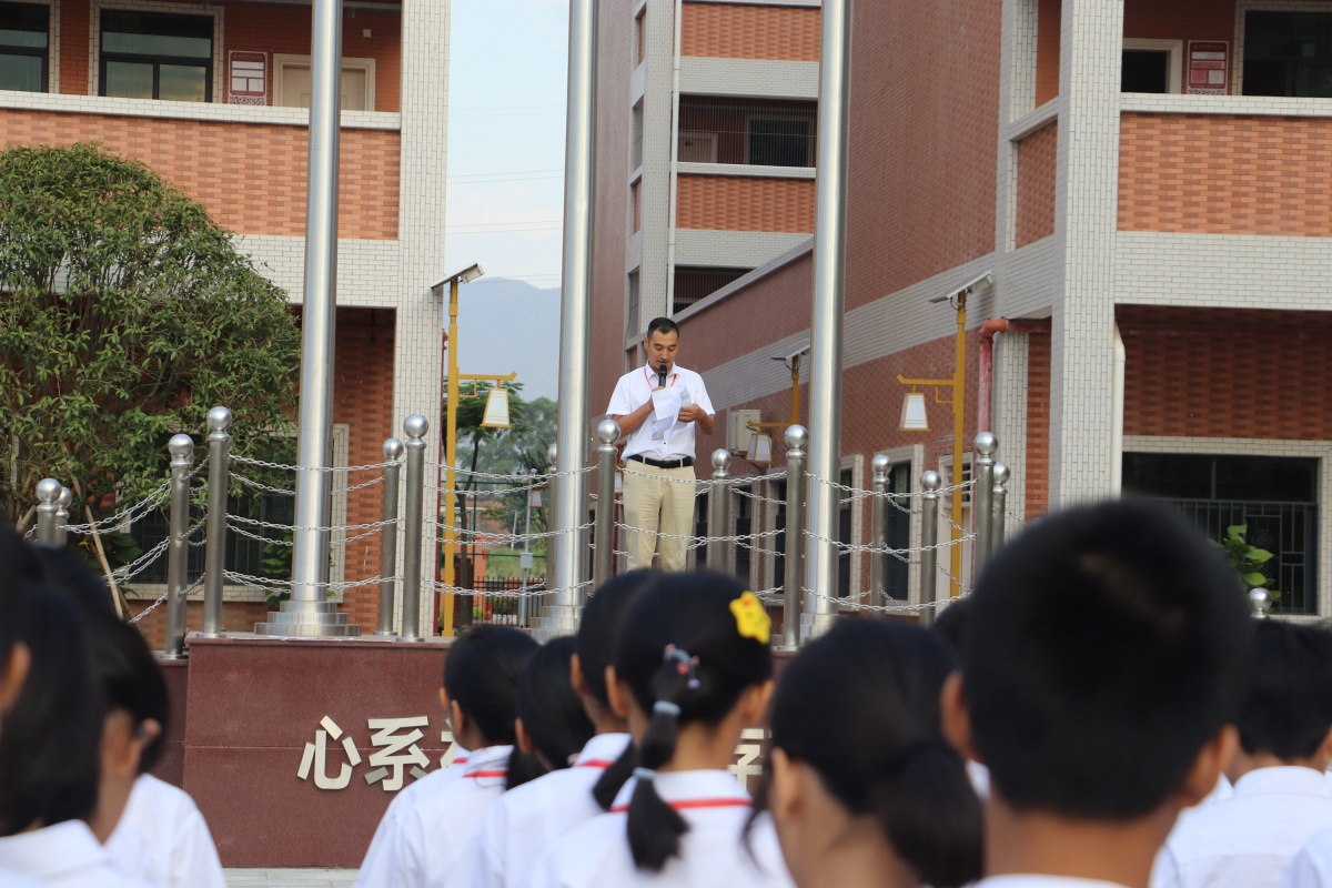 校园安全人人有责河源市东华实验学校第四周升旗仪式